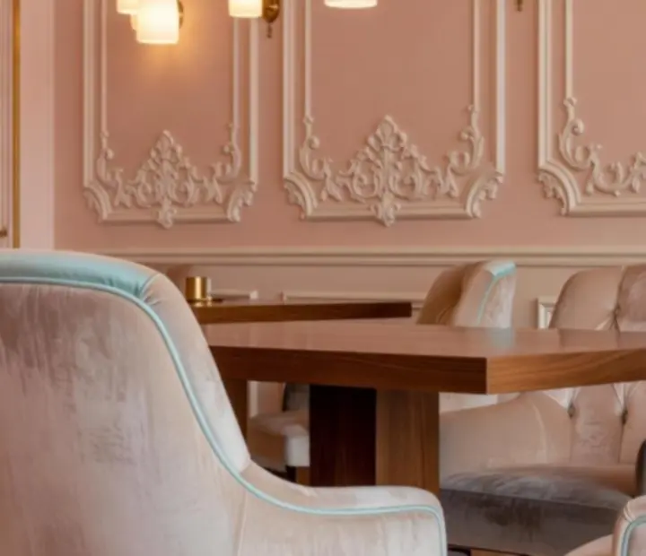 Ambiance pastel et chaleureuse de la salle de restaurant BelCantoir